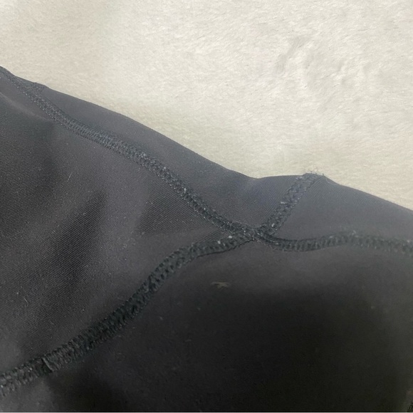 Lululemon Women’s Cropped Black Leggings with Mesh Size 8 - Picture 5 of 12